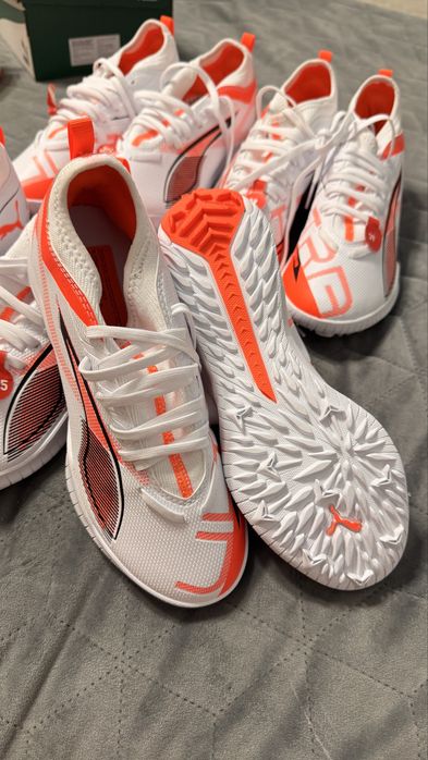 Сороконожки Puma Ultra 5 Match TT Mid White/Red розміри 37; 37,5; 39