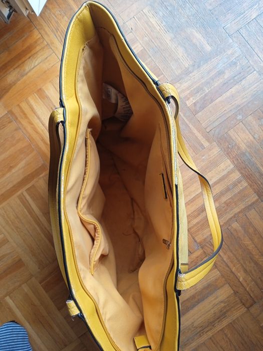 Duża torba shopper w piękny żółto miodowym kolorze.