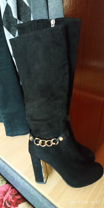 Продам замшевые сапоги и ботинки.