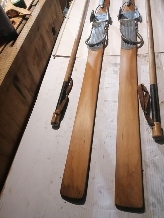 Drewniane narty zabytkowe