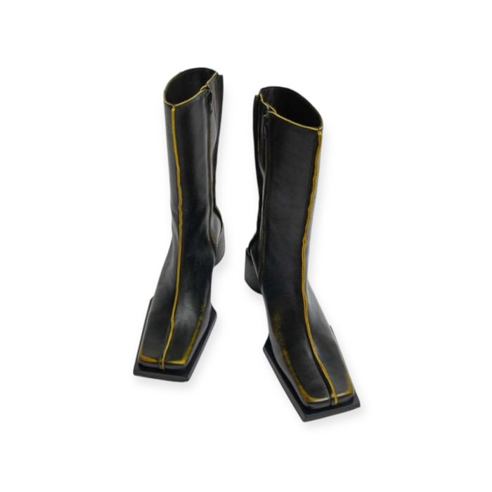 Шкіряні чоботи бренда Miista.