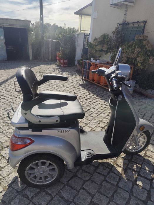 Scooter elétrica 3 rodas