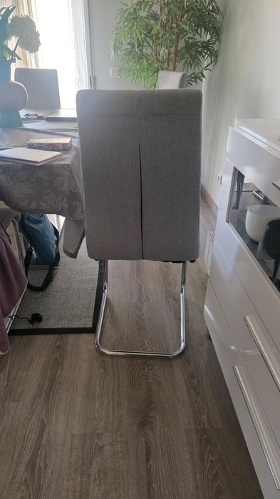 Mesa extensível com 6 cadeiras