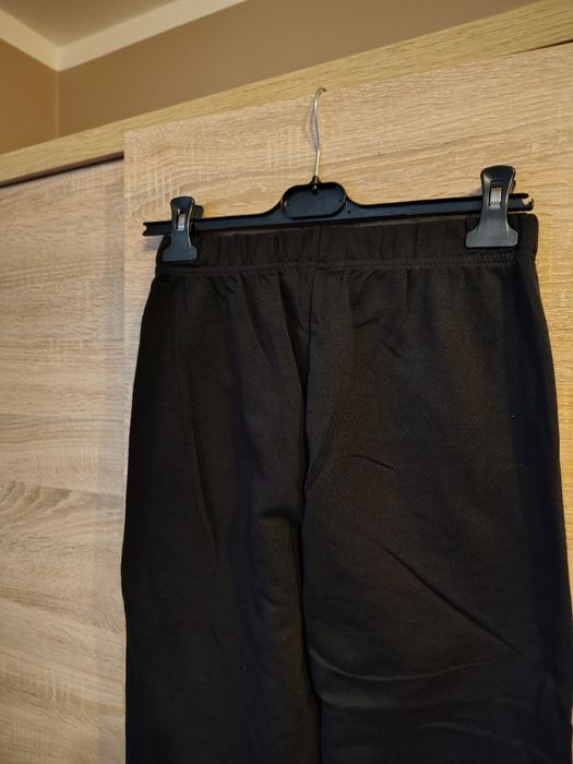 Nowe damskie spodnie dresowe roz S Sinsay