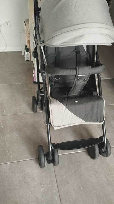 Carrinho de bebe até aos 4 anos novo,garantia de quase 9 anos.