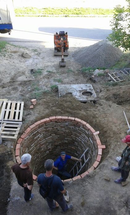 Чистка сливных ям выгребных ям от ила и жира Выгребные ямы яма сливная