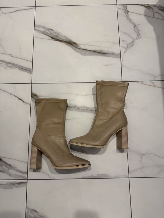 Жіночі ботфорти / чоботи на підборах, бежеві (б/у)