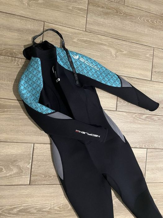 Гідрокостюм жіночій