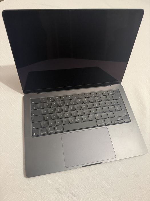 MacBook Pro 14” M5 16GB 512GB Space Black | 100% bateria | Gwarancja