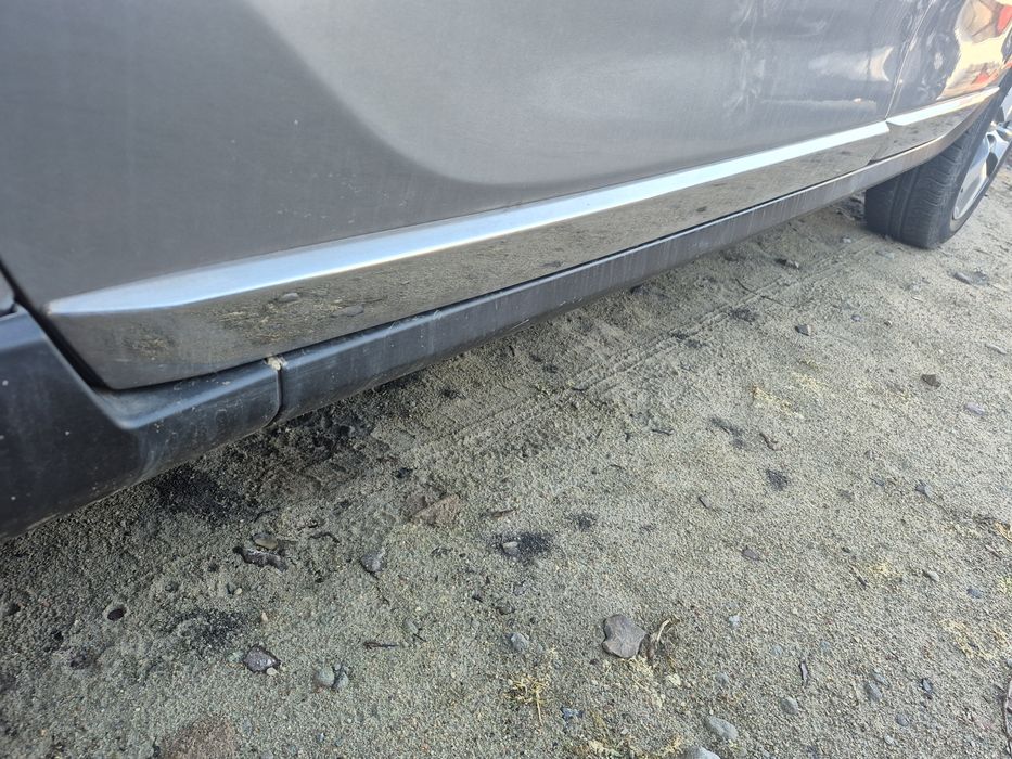 Listwa drzwi peugeot 2008 przednia lewa strona  chrom