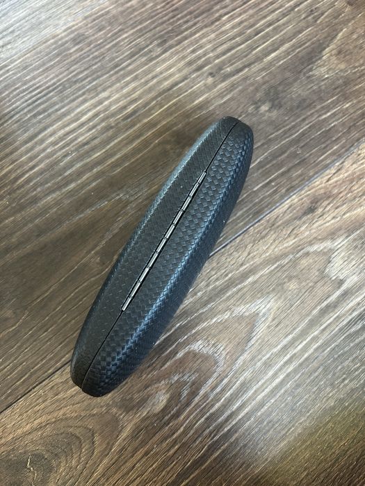 Czarne etui na okulary