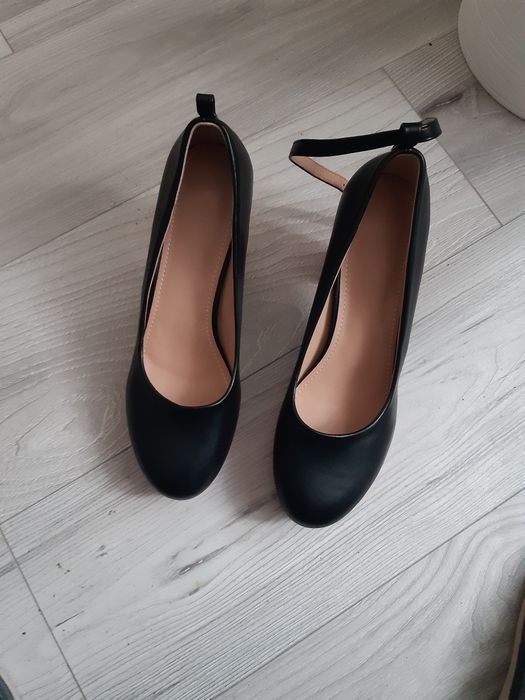 Sprzedqm Buty na obcasie