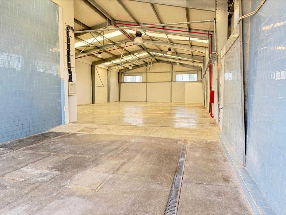 Arrenda-se Imóvel Comercial – Excelente Localização ALBUFEIRA