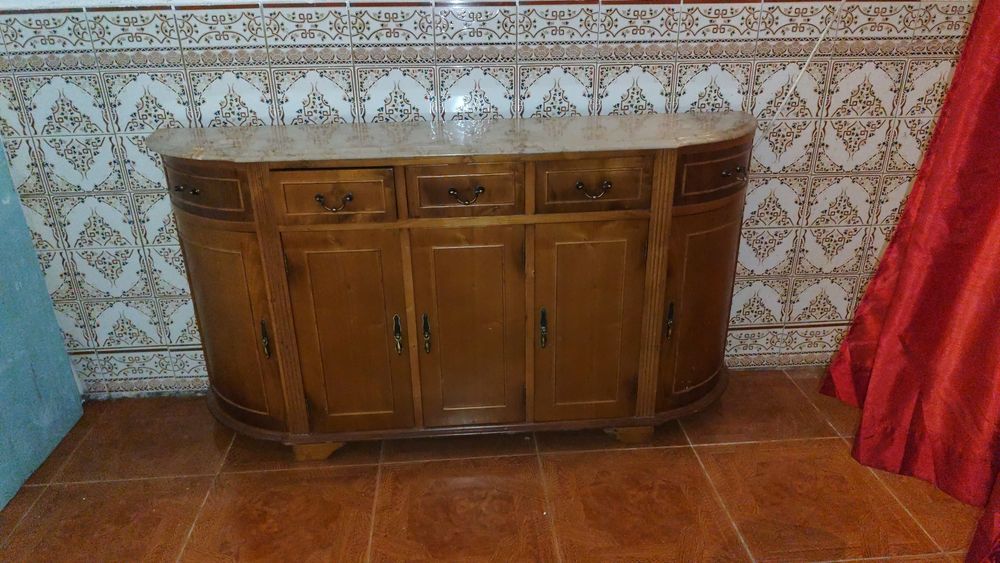 Moveis de sala, quarto e entrada tudo em madeira maciça.