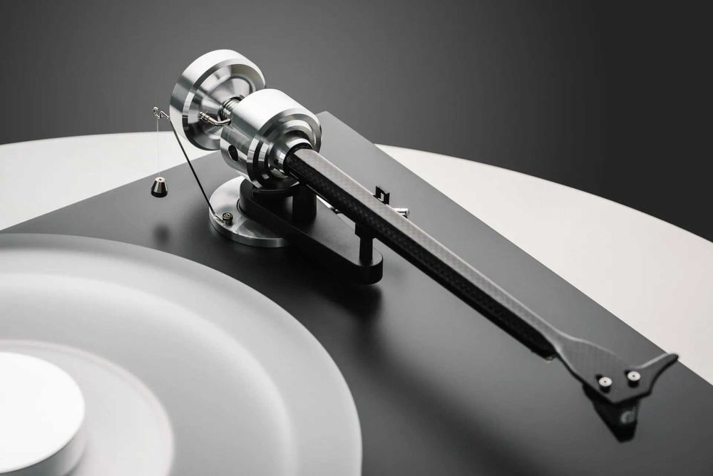 Pro-Ject Debut Reference 10  gramofon z 10-calowym hybrydowym ramieniem