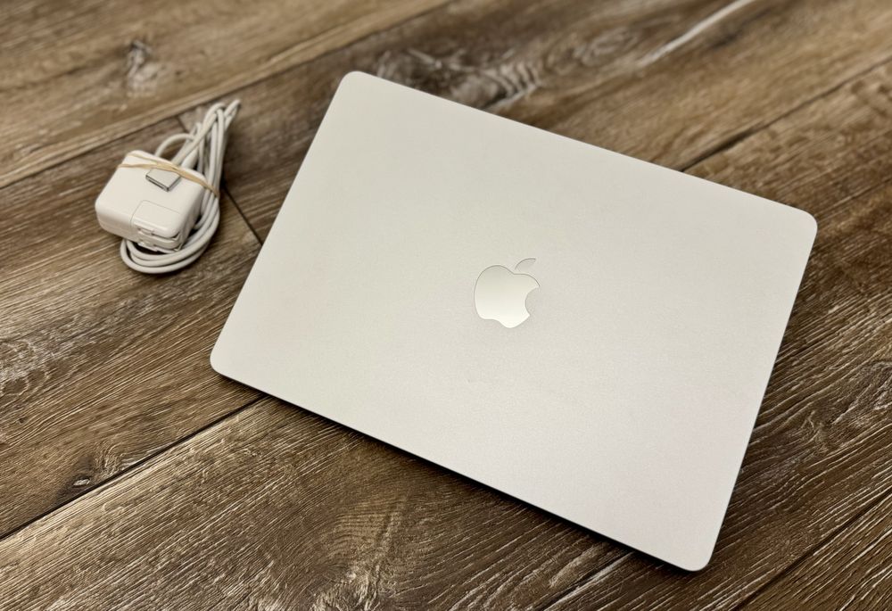 MacBook Air M2 8gb ssd256 - 2022 рік