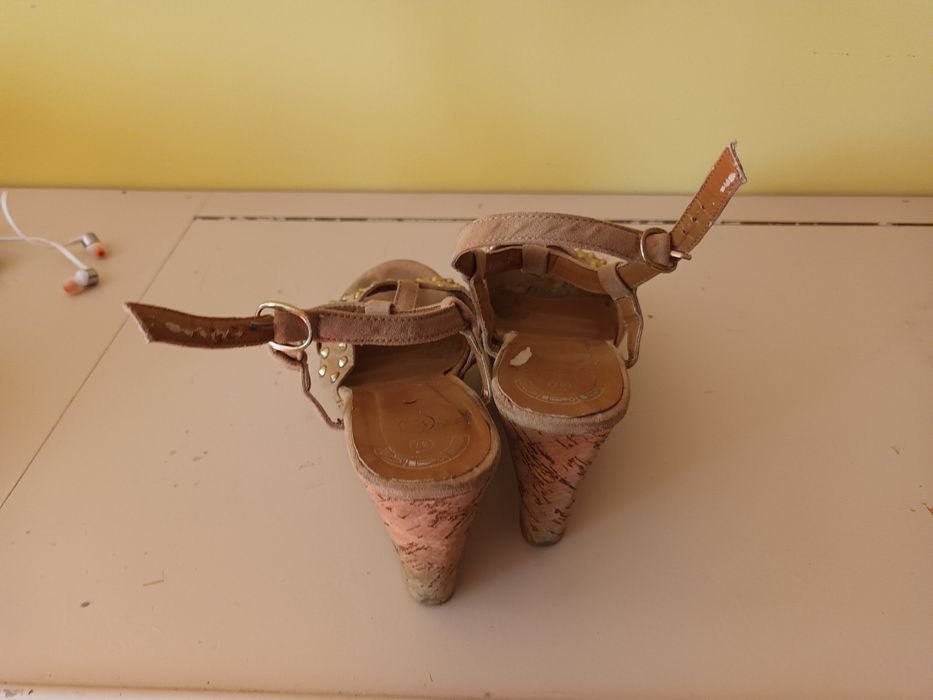 Sandálias com plataforma