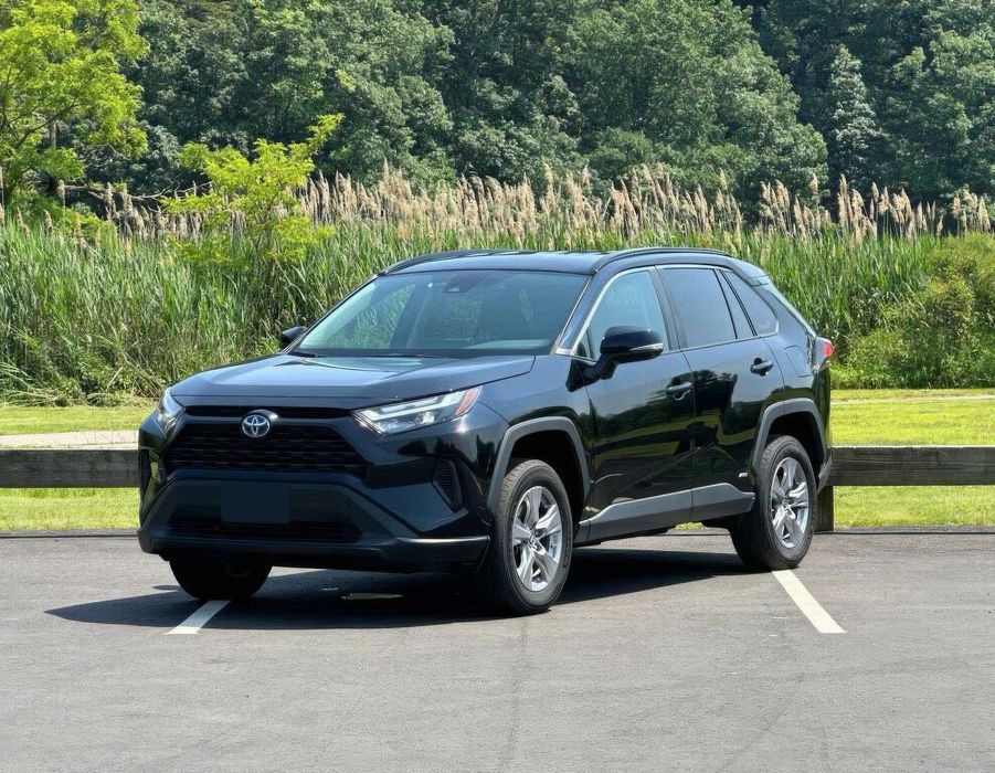 Toyota RAV4 Hybrid XLE Premium      2024