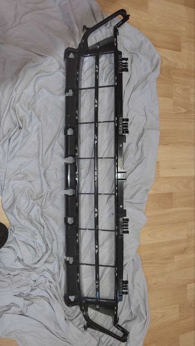 Середня решітка бампера  BMW 2 U06