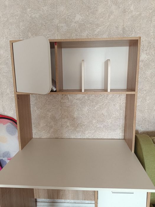 Стіл шкільний з надбудовою