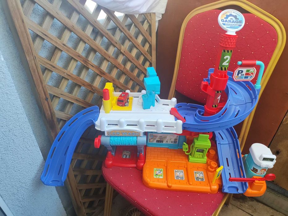 Interaktywny Garaż dla aut samochod VTech Tut Autka tor zjeżdżalnia
