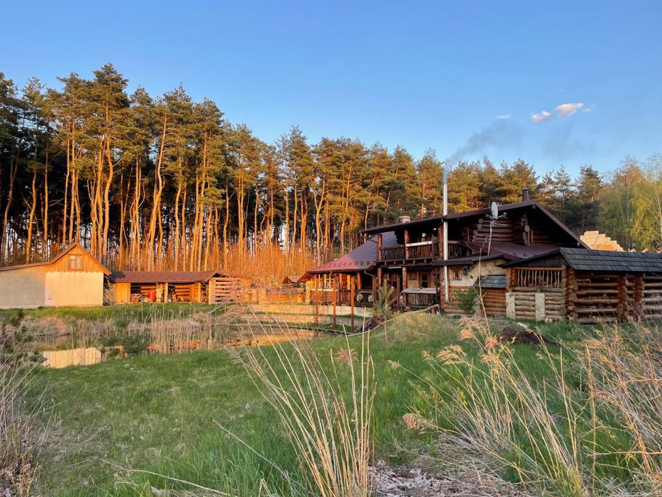 Продаж бази відпочинку Жовква + 1,5 га землі у приватній власності