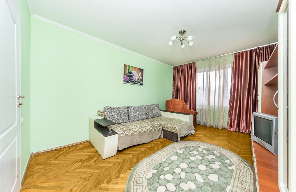 Посуточно 3к. метро Левобережная 7 минут ходьбы, МВЦ 2 мин