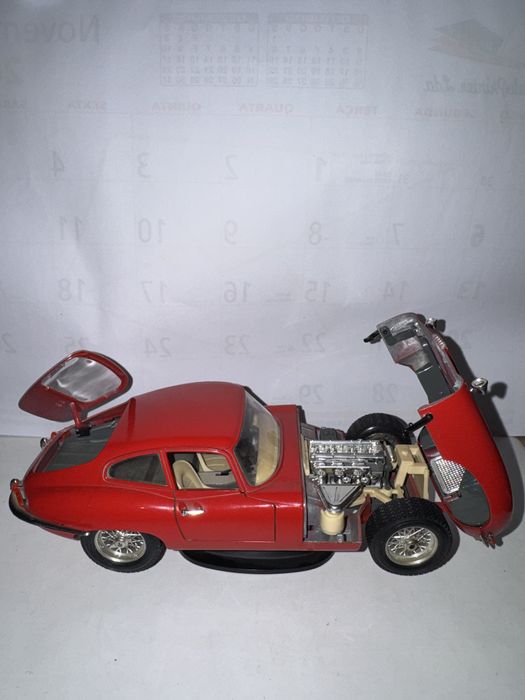 Jaguar E miniatura escala 1:18