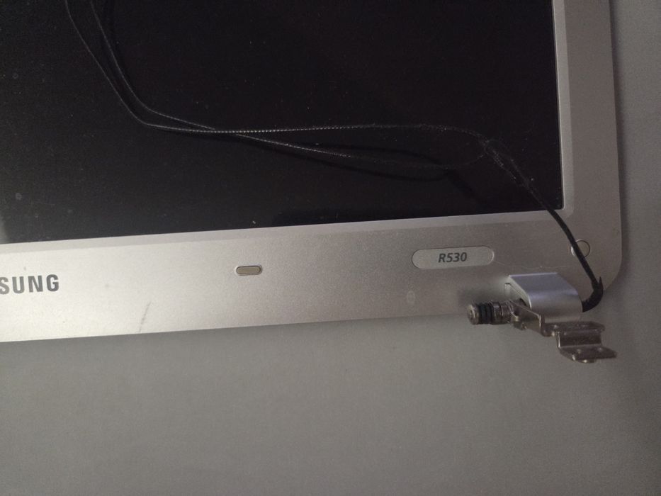 Sprzedam klapę Matrycy do laptopa SAMSUNG R530