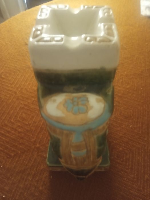 Cinzeiro decorativo em cerâmica antigo muito bonito