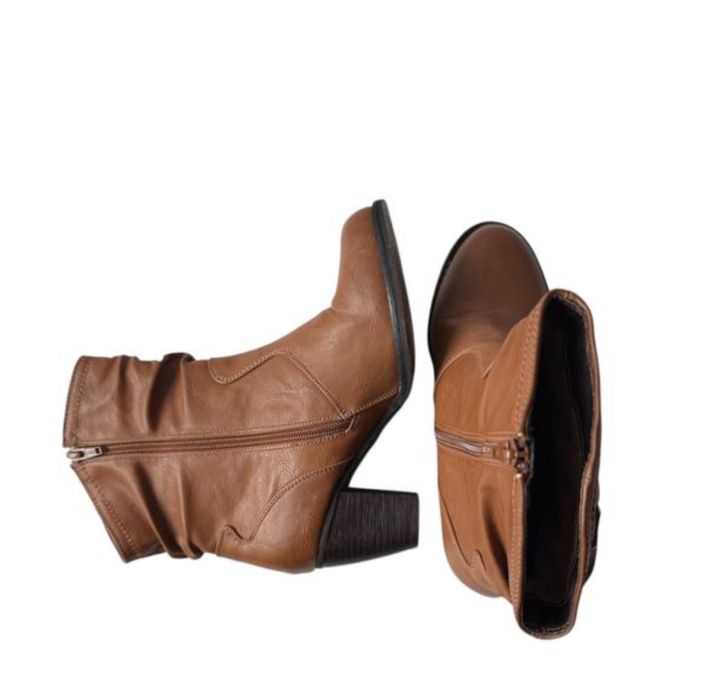 Жіночі шкіряні  чоботи козаки коричневого кольору dockers