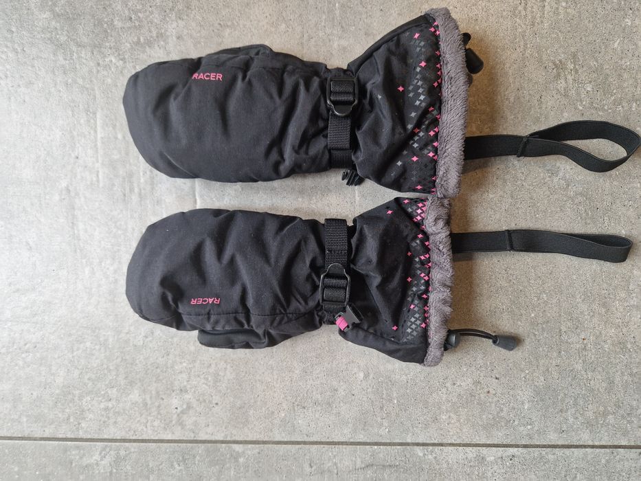 Czarne rękawiczki narciarskie