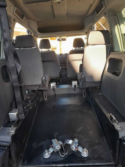 VW Caddy 1.6 TDI adaptada para transporte de pessoas com mobilidade reduzida — photo 3
