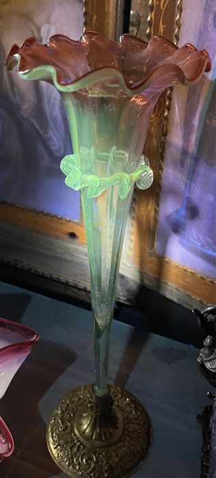 Jarra Solitário vidro Canelado Epergne Cranberry Vitoriano urânio