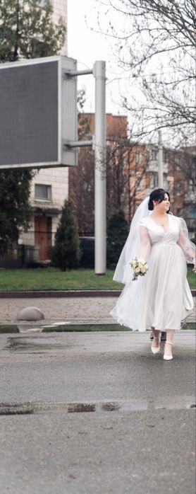 Продам весільну сукню