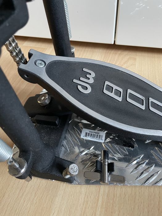 Dw8002 Twin Podwójna stopa z Case