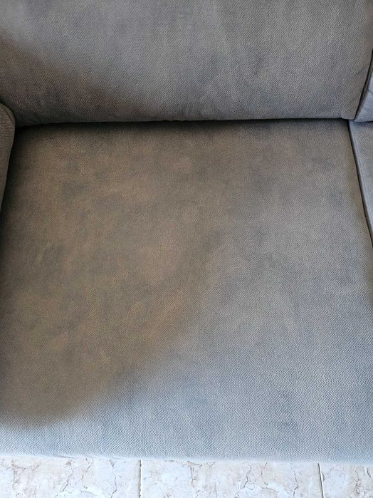 Sofá grande com chaise longue cinza claro