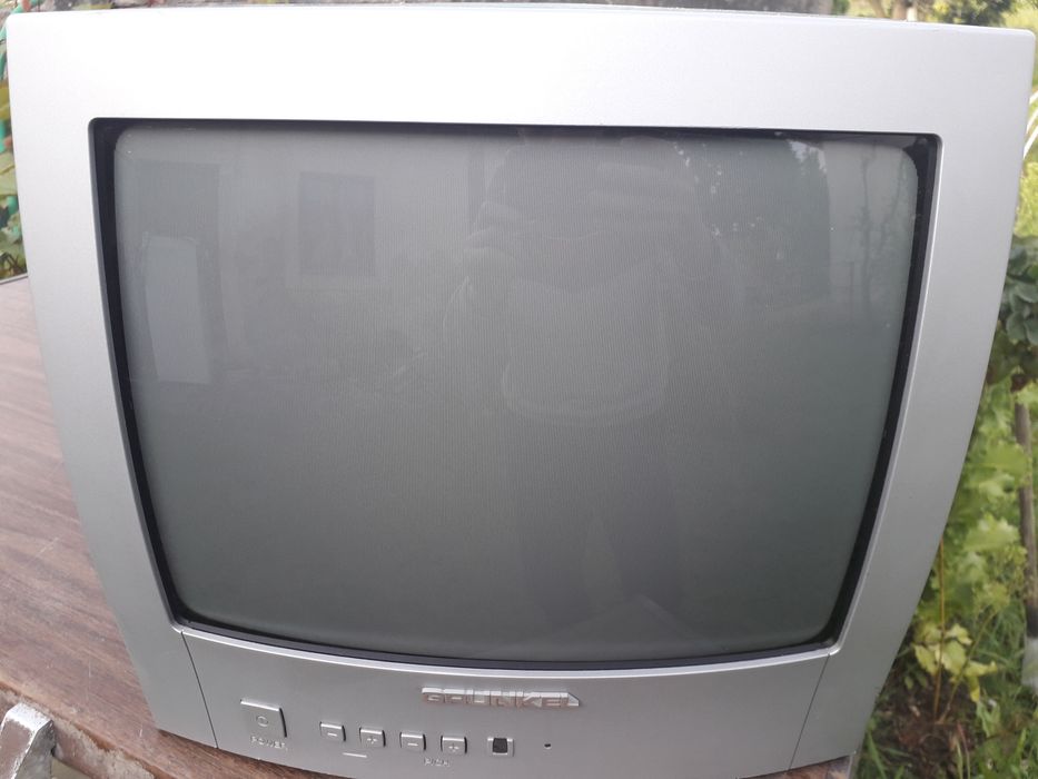 Televisão Grunkel com antena antigo