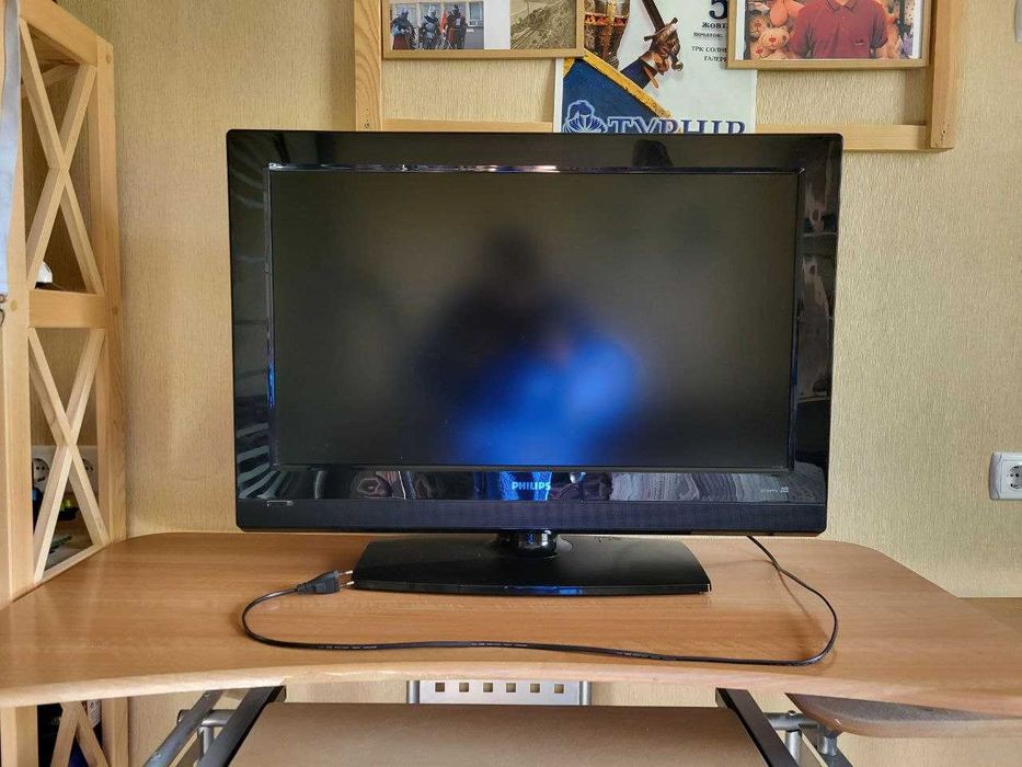Телевізор LCD "Philips" 32 дюйми б\в. рамочний .