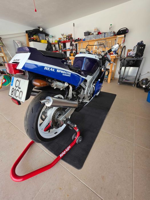 Vendo suzuki rgv 250.