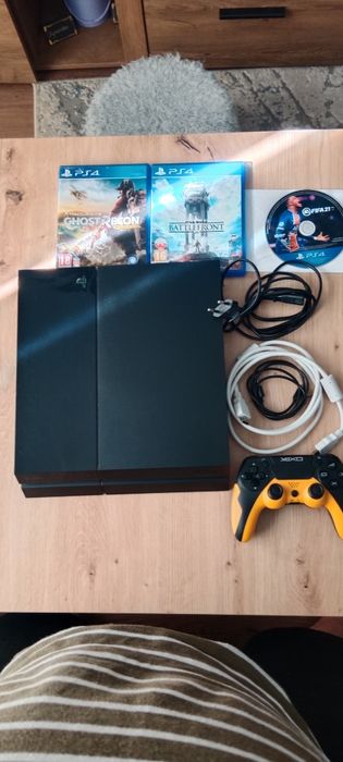 Konsola ps4 1Tb.
