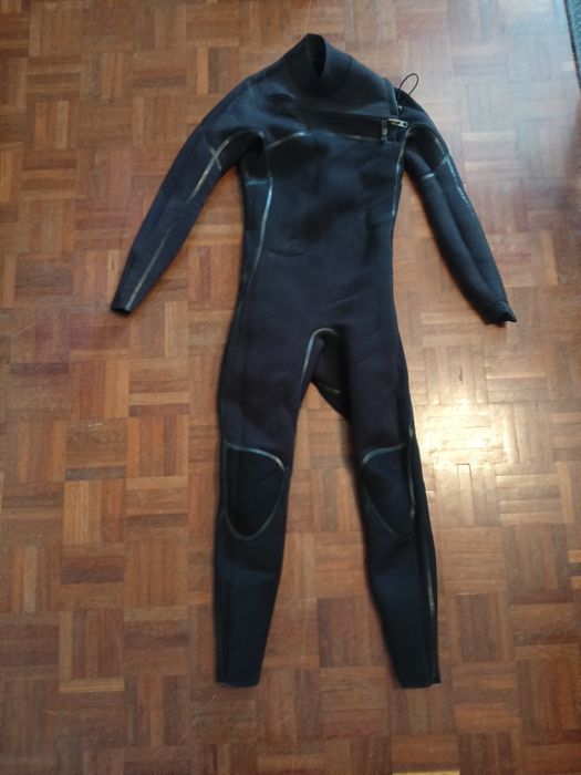 Needessentials 4/3 mm – Fato de Surf Premium –