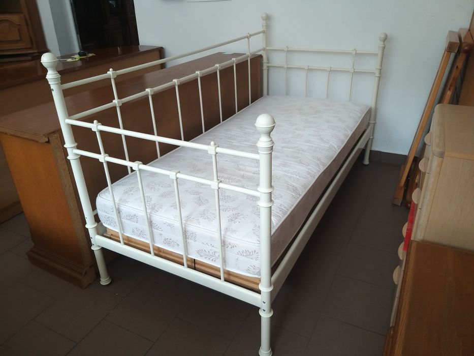 Łóżko dziewczęce białe metalowe 90x200 cm kompletne
