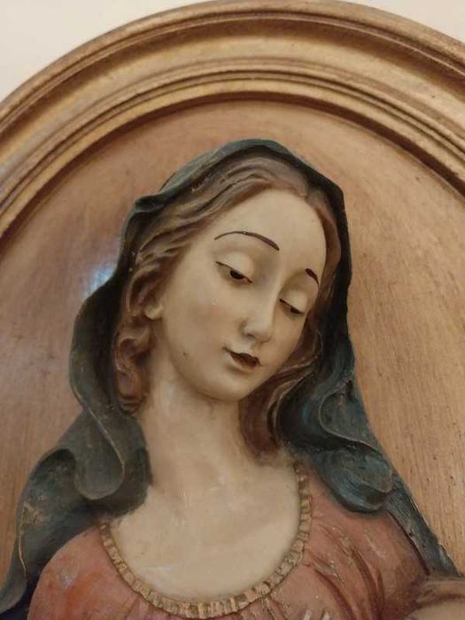 Quadro oval, alto relevo Mary Mother