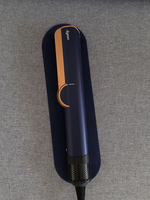 Продам Dyson Airstrait