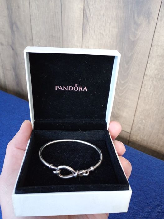 Браслет-бангл "Символ нескінченності" Pandora