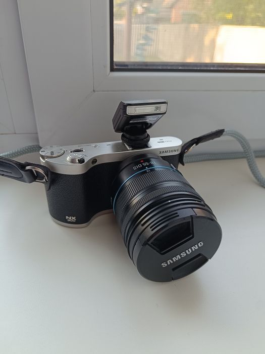 Фотоапарат беззеркалка Samsung NX 300