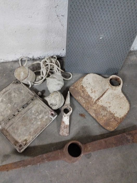 Construção Civil: Tocha maçarico gás, Régua, Esquadro, Nível, Serrote