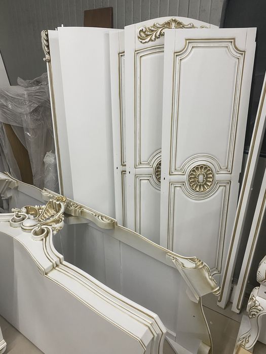 Quarto Rei vintage dourado