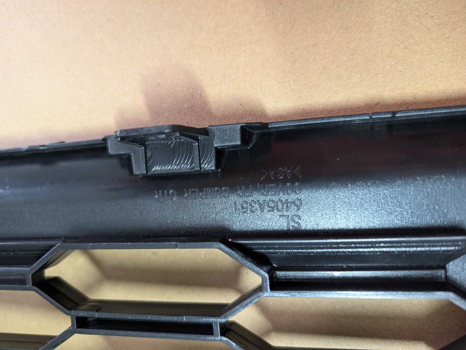 Решітка переднього бампера Mitsubishi Outlander (PHEV) 2022-2025